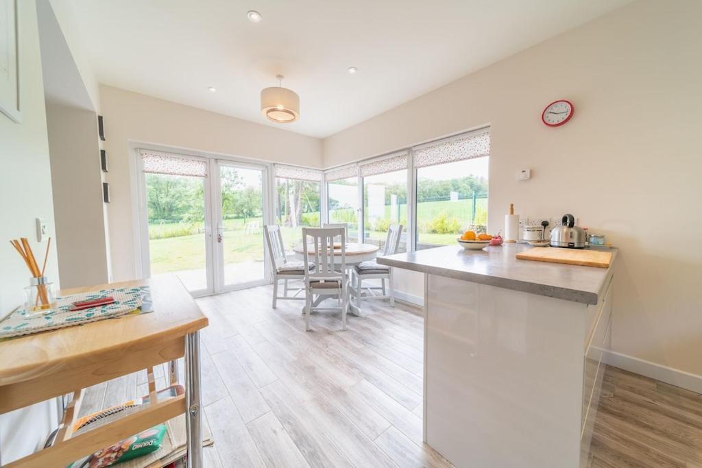 2 Bed Waterfront Property - Close To Courtmacsherry Cork Exterior photo